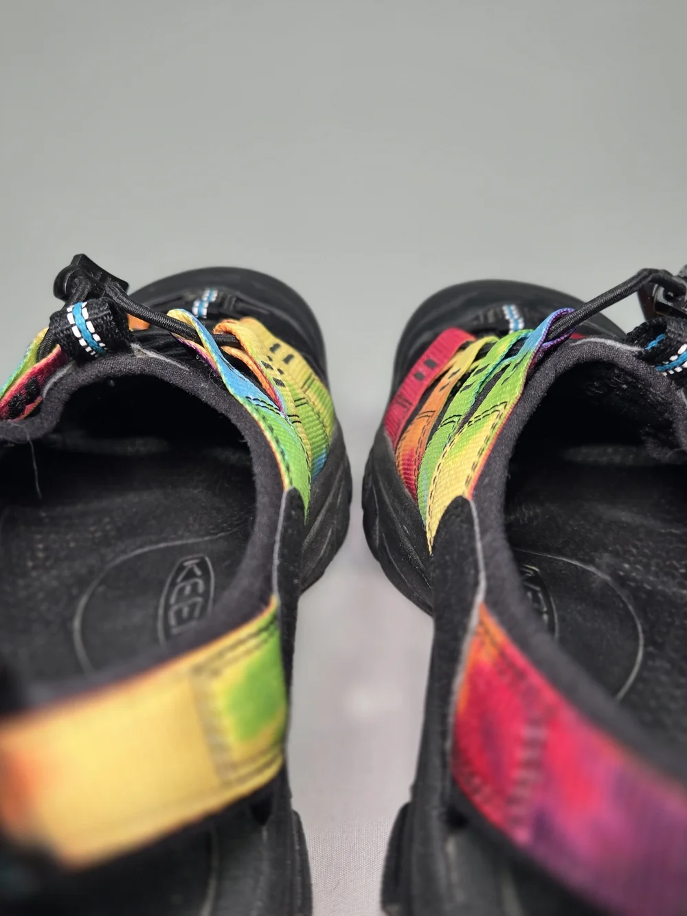 Keen vibrant tie